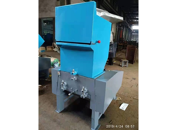快（kuài）速平型（xíng）碎料機 塑料粉碎機價格