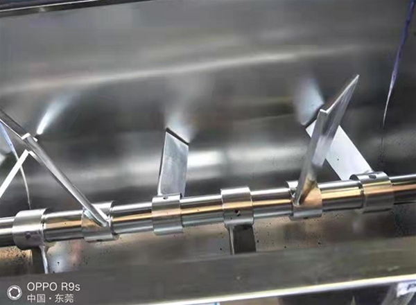臥式拌料機（jī）內部