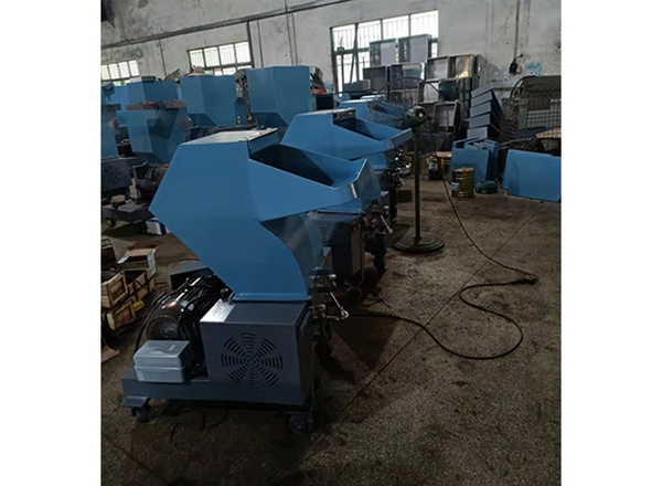 快速靜（jìng）音塑料破碎機